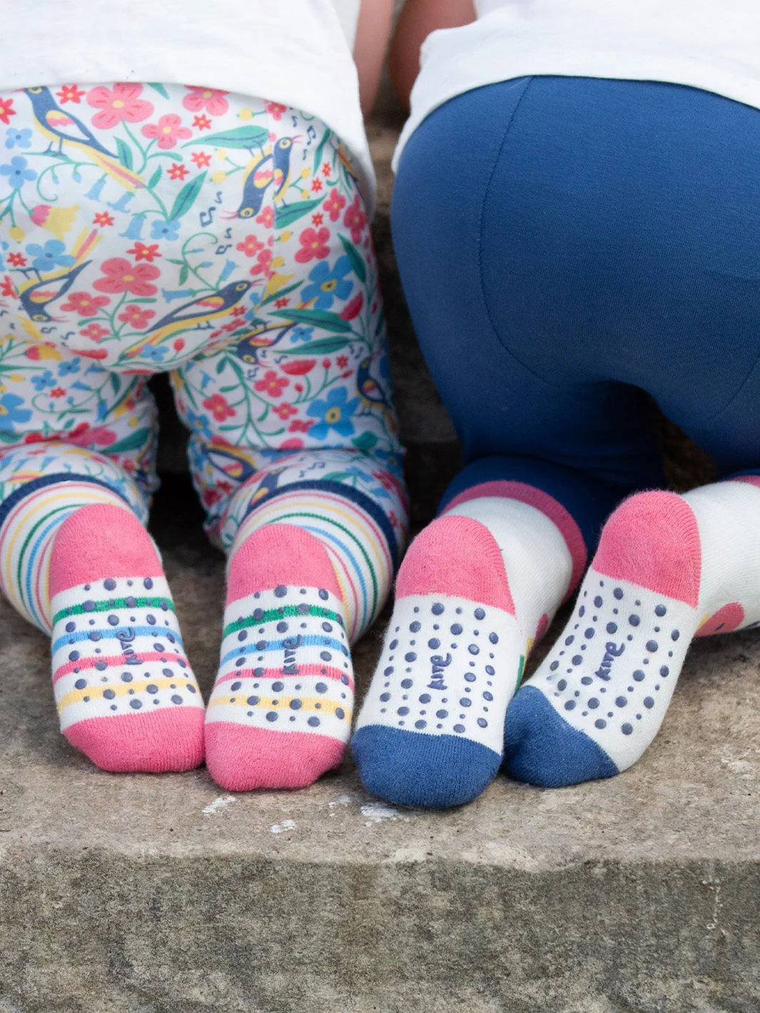 Raupe Grippy Socken Pink - Image 3